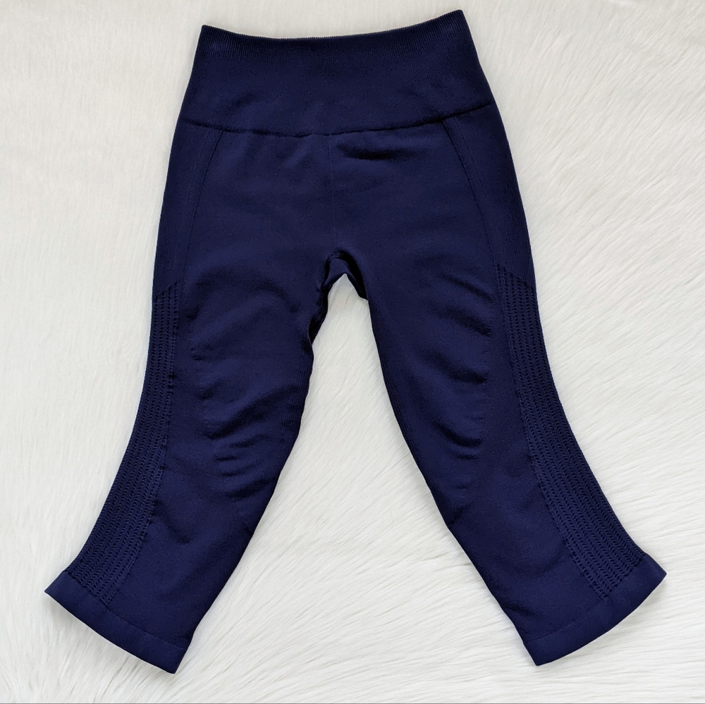 Lululemon Flow & Go Blue Cropped Leggings | Size *S/M* - Picture 12 of 12